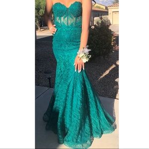 emerald green prom dress!
